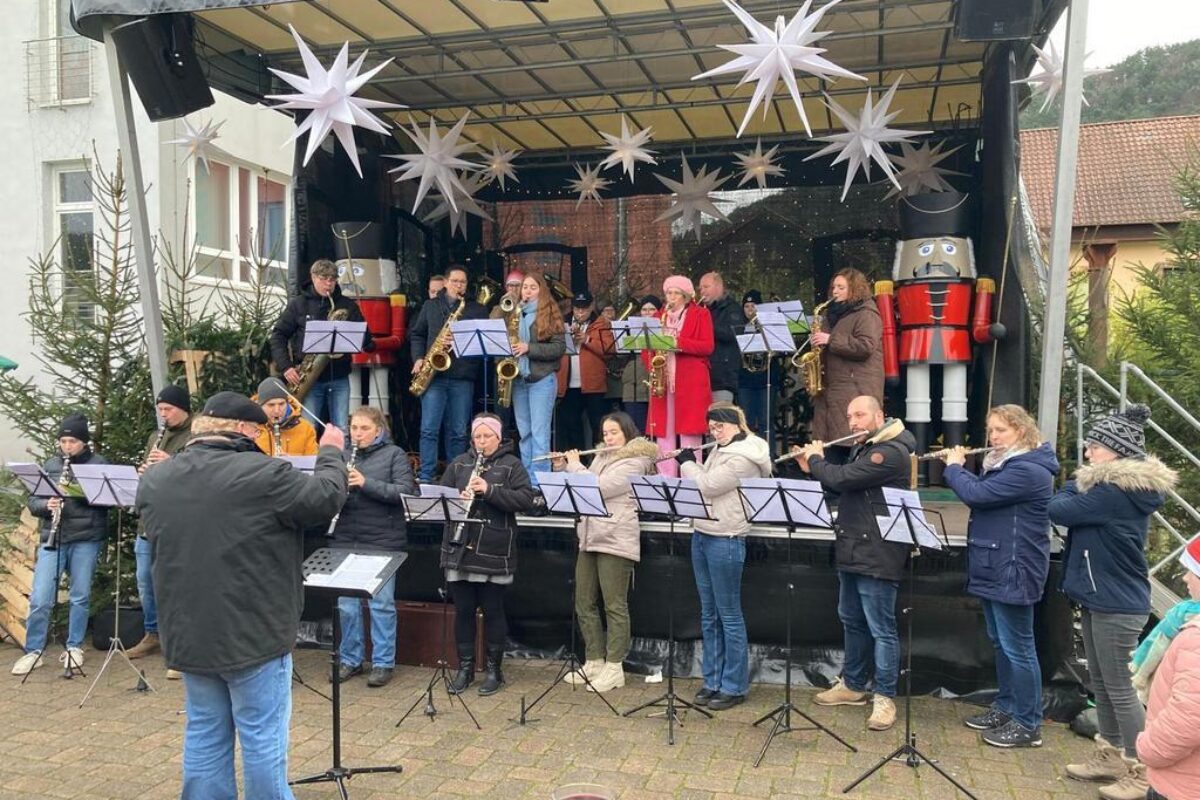 Der Musikverein auf dem Weihnachtsmarkt 2024 in Hauenstein